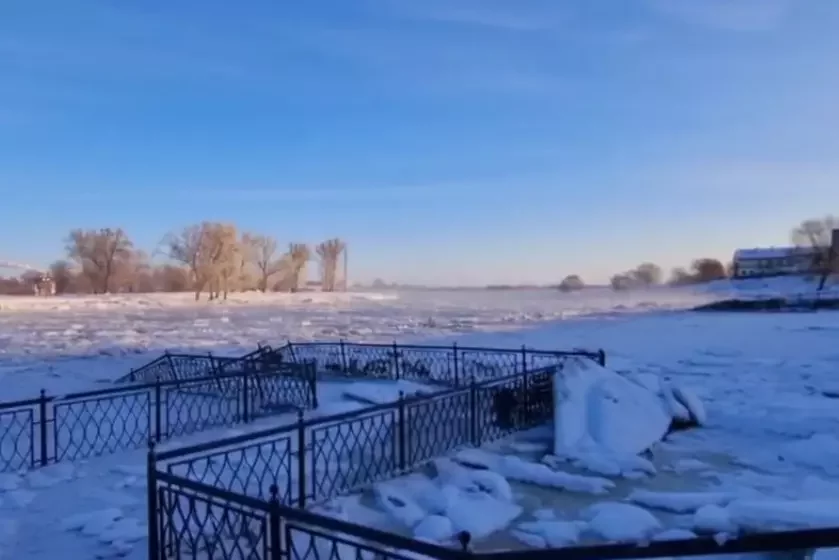 Dniapro sioletniaj zimoju z kryhachodam. Skan videa Mogilev Online