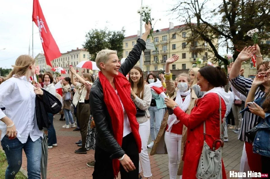 «Terarystka» Maryja Kaleśnikava na akcyi pratestu ŭ Minsku ŭ žniŭni 2020 hoda