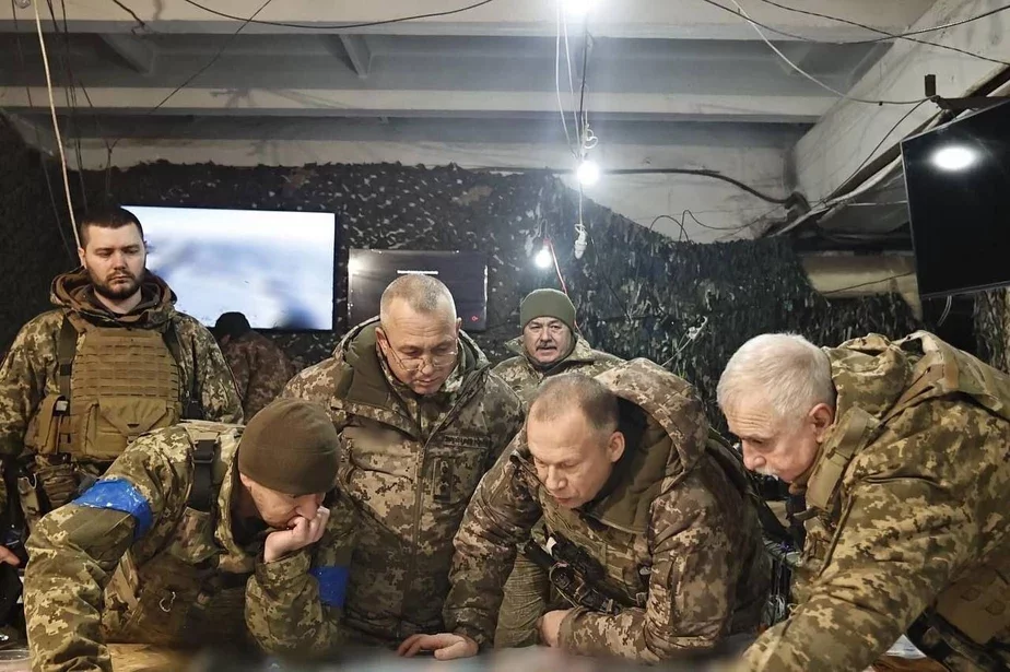 Александр Сырский с офицерами. Фото: Минобороны Украины