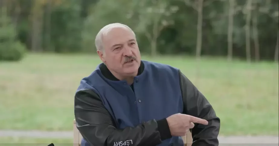 На Лукашэнку — бомбер ад Lepshy. Кадр з відэа з president.gov.by