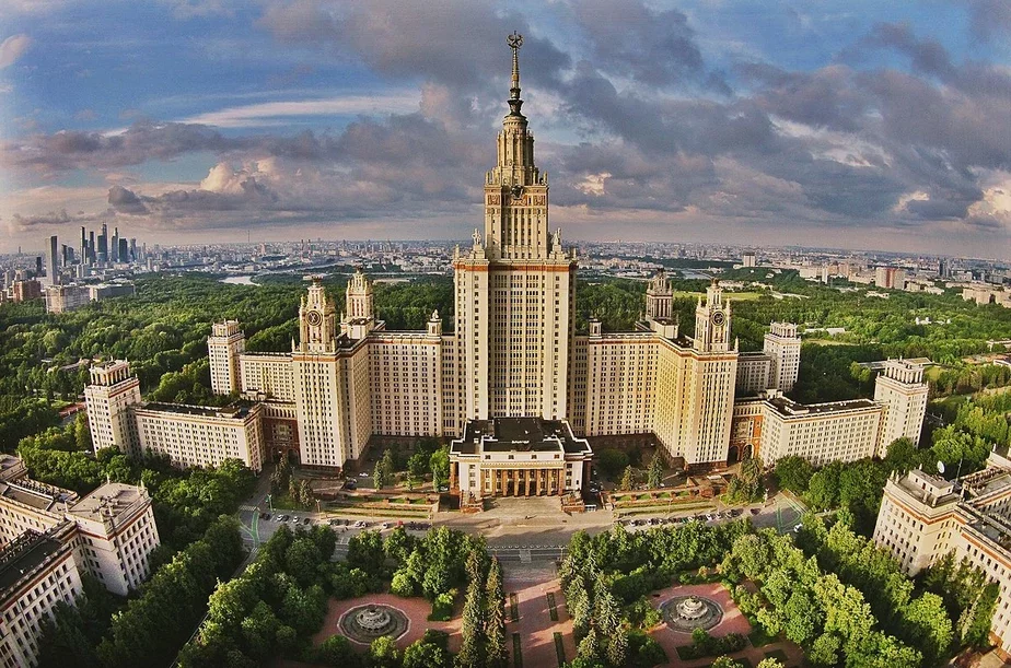 Маскоўскі дзяржаўны ўніверсітэт, від зверху. Фота: «Вікіпедыя»
