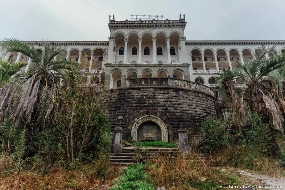 Były sanatoryj «Hruzija» ŭ Abchazii