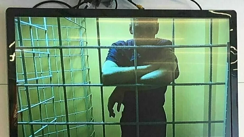 Аляксей Навальны ў камеры. Скрыншот відэа