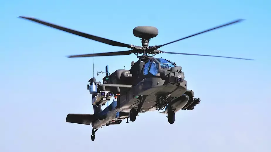 Bajavy viertalot AH-64E Apache. Fota: Spike NLOS / ©thedrive
