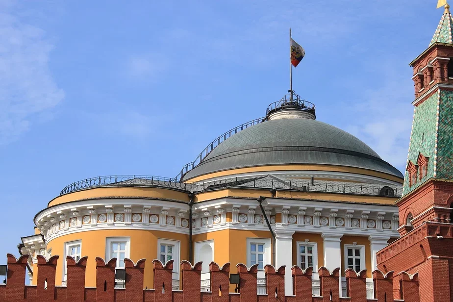 Сенацкі палац, рэзідэнцыя прэзідэнта Расіі, знаходзіцца з боку Краснай плошчы і Маўзалея Леніна. Фота Wikimedia Commons